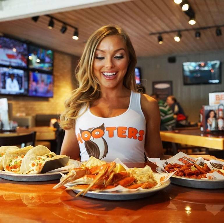 original hooters girl